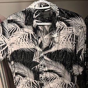 GUESS DRESS SHIRT — MEDIUM